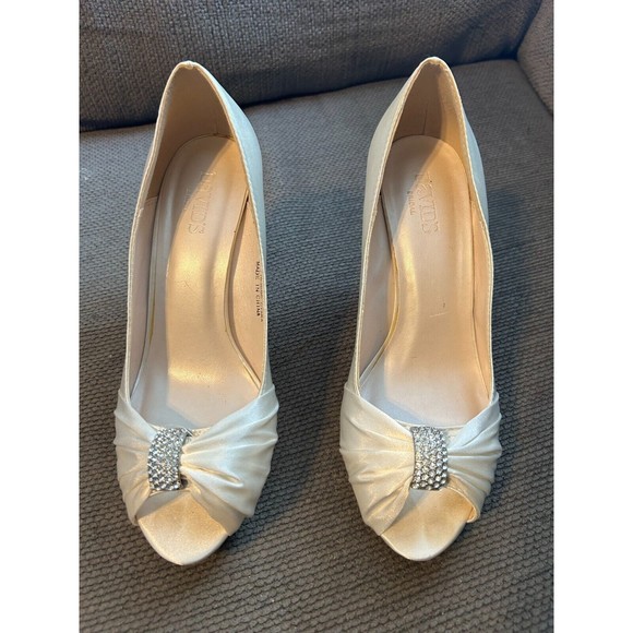 David's Bridal Womens Dyeable Satin Wedding Heels Peep Toe Size 9M White - Picture 1 of 6